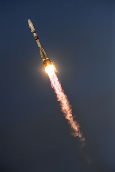 Soyuz-2.16 rocket launches Meteor No. 2-1 spacecraft from Vostochny space center