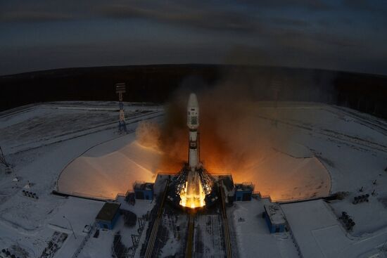 Soyuz-2.16 rocket launches Meteor No. 2-1 spacecraft from Vostochny space center