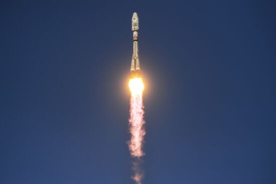 Soyuz-2.16 rocket launches Meteor No. 2-1 spacecraft from Vostochny space center