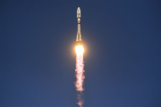 Soyuz-2.16 rocket launches Meteor No. 2-1 spacecraft from Vostochny space center