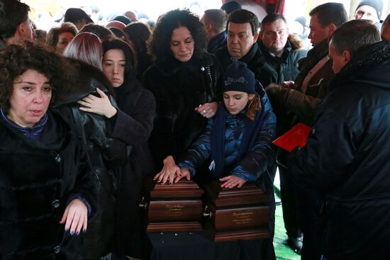 Dmitry Khvorostovsky's funeral in Novodevichye Cemetery