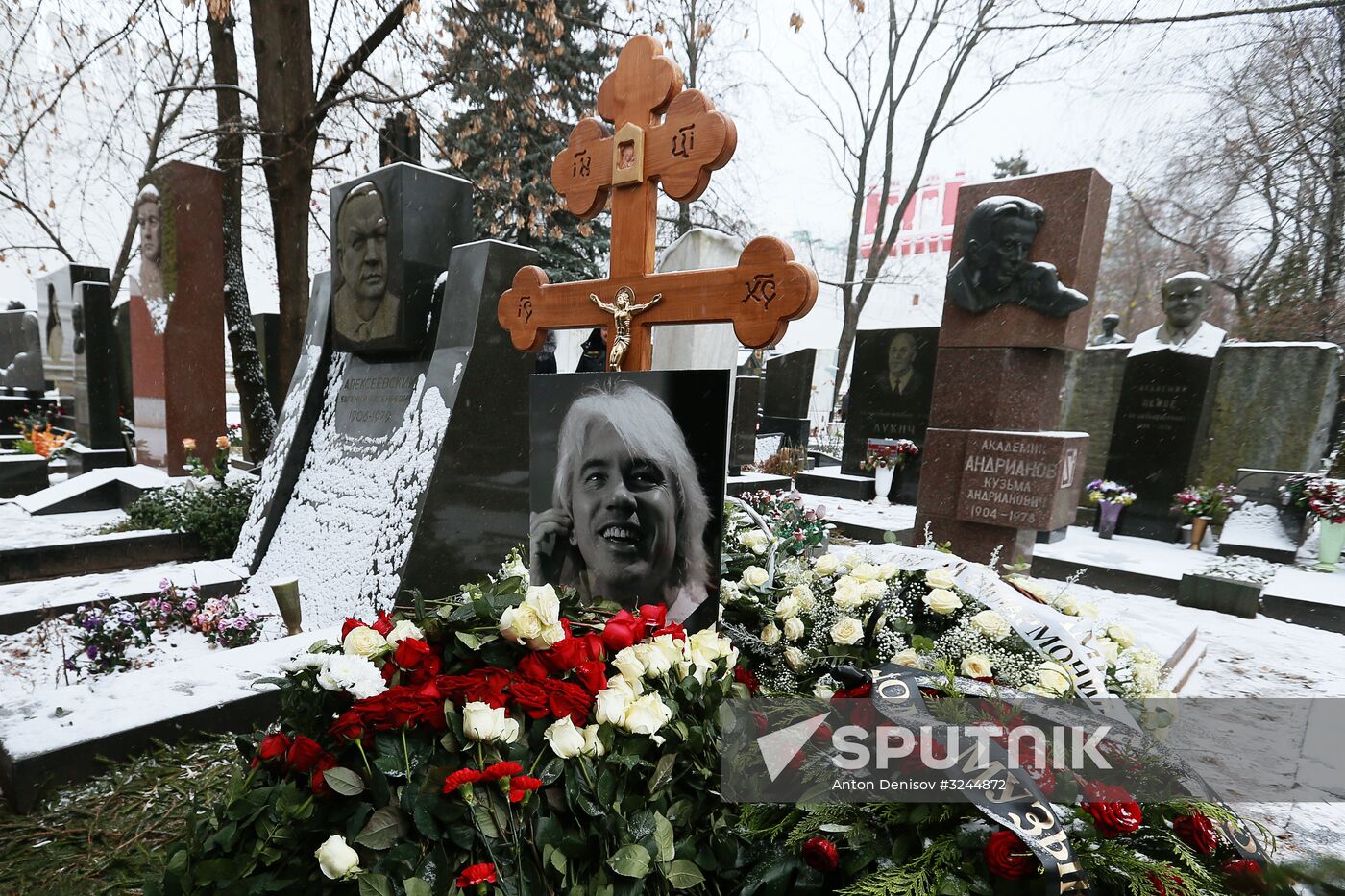 Dmitry Khovorostovsky's funeral in Novodevichye Cemetery
