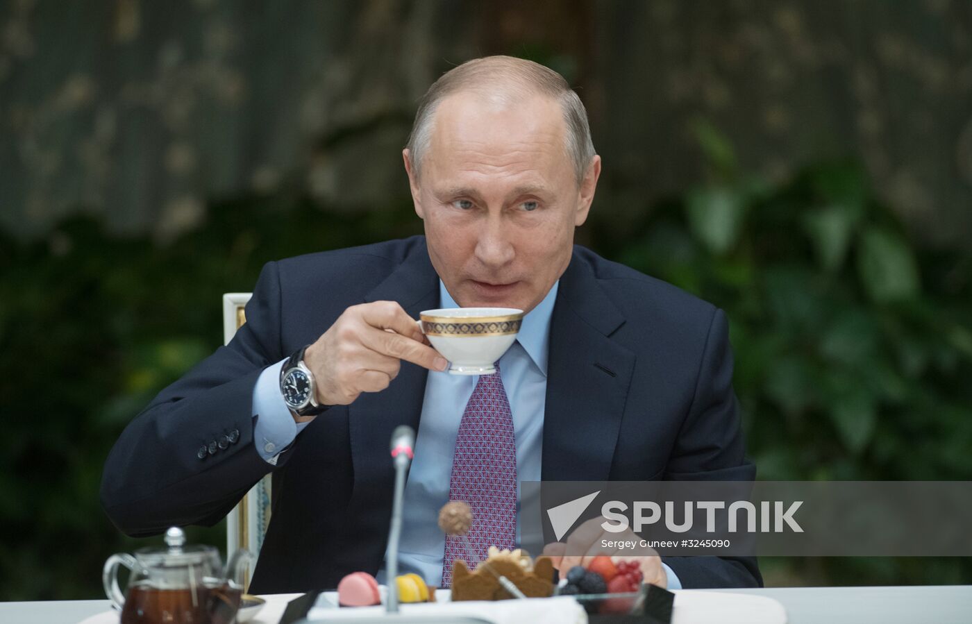 Russian President Vladimir Putin meets with winners of Family of the Year national contest