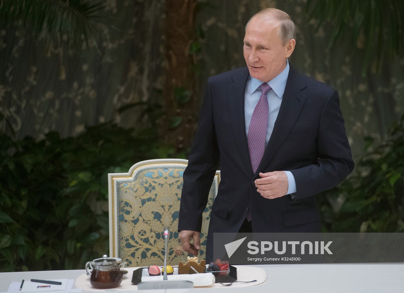 Russian President Vladimir Putin meets with winners of Family of the Year national contest