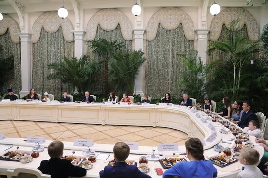 Russian President Vladimir Putin meets with winners of Family of the Year national contest