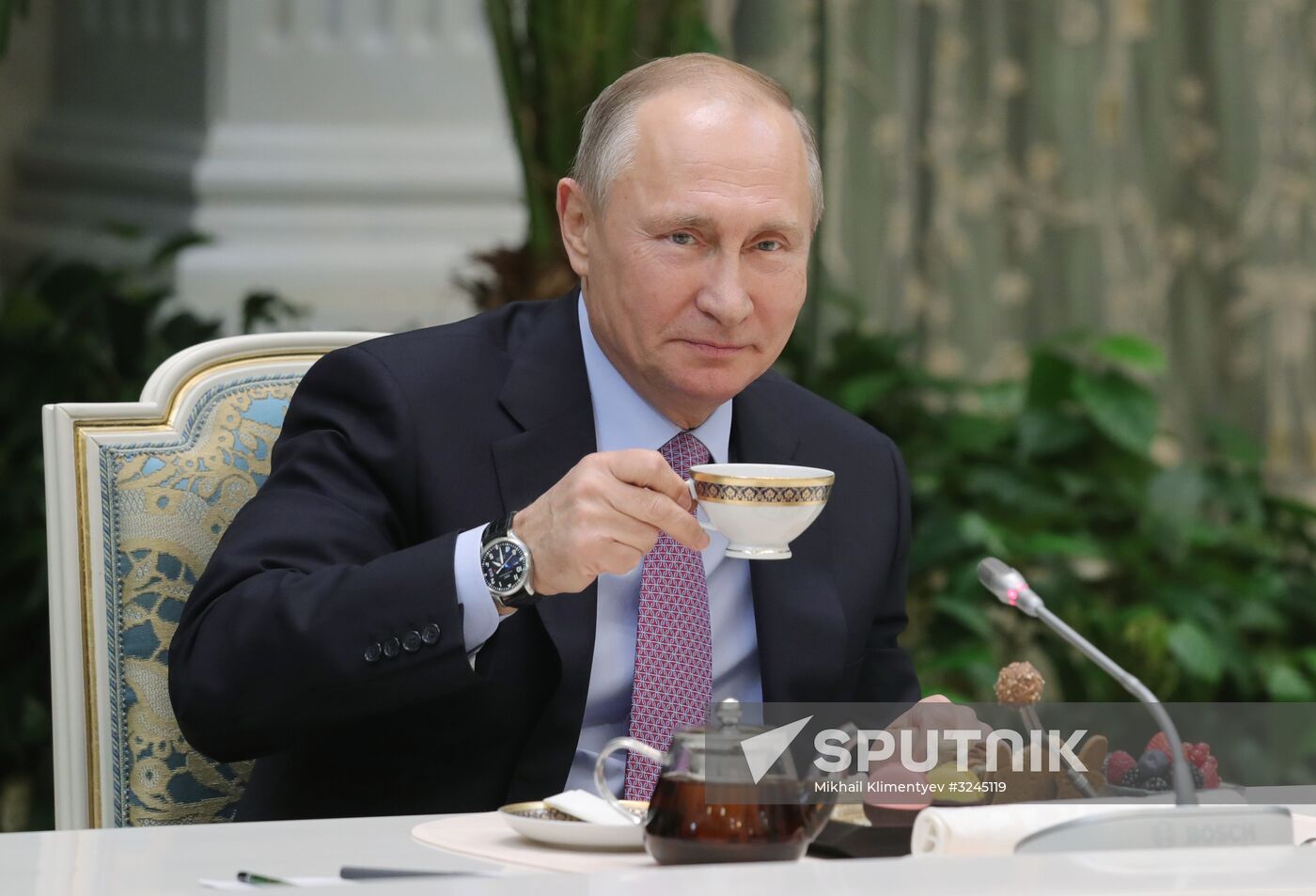 Russian President Vladimir Putin meets with winners of Family of the Year national contest
