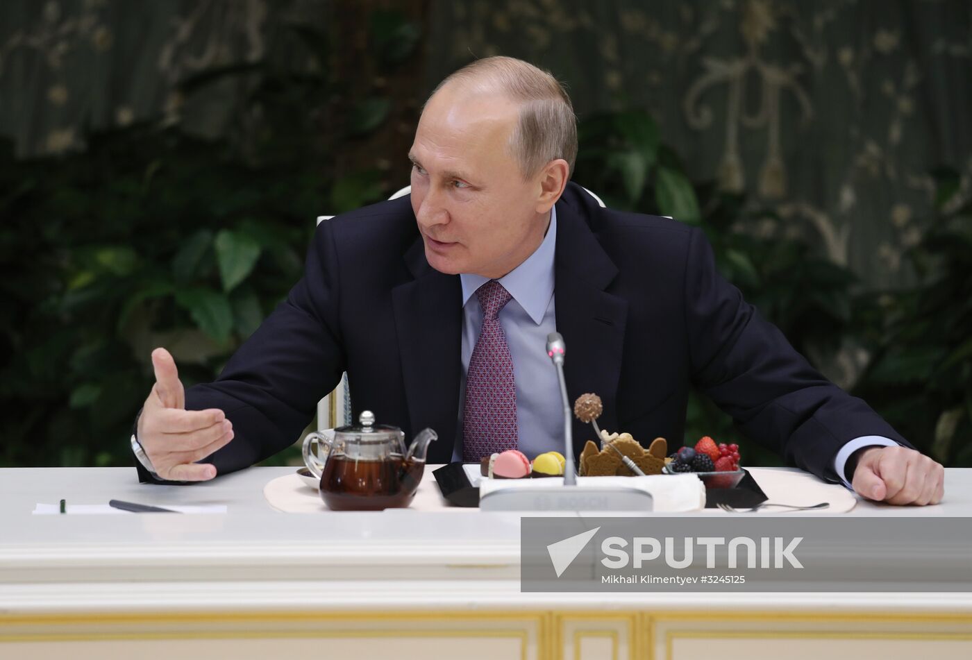Russian President Vladimir Putin meets with winners of Family of the Year national contest