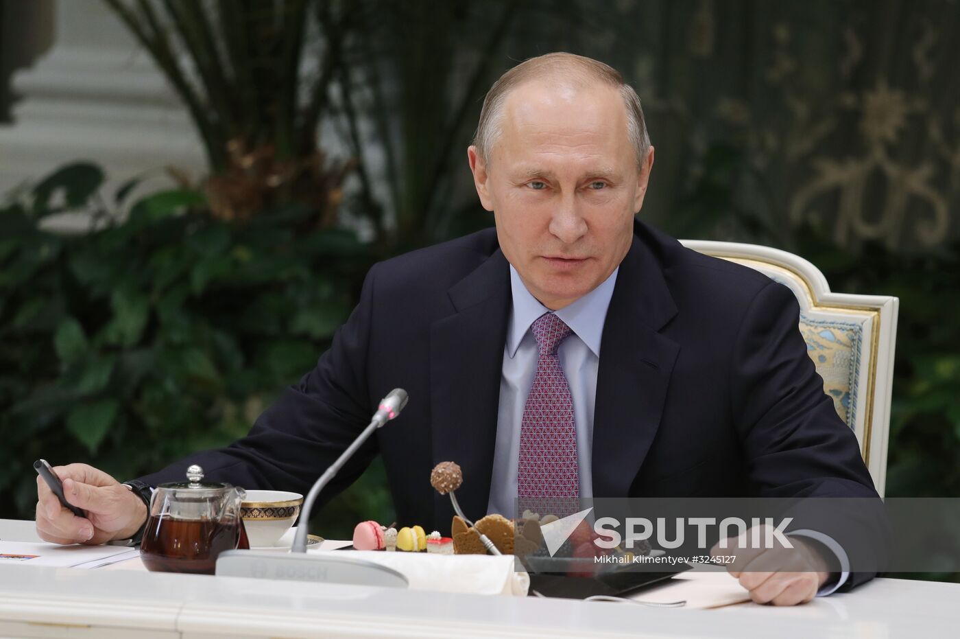 Russian President Vladimir Putin meets with winners of Family of the Year national contest