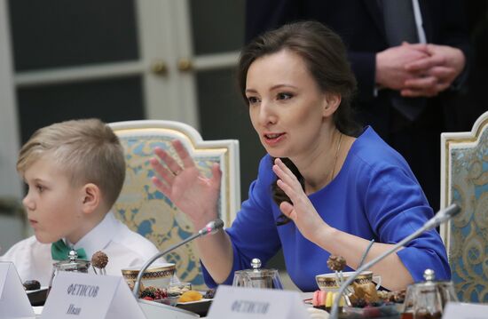 Russian President Vladimir Putin meets with winners of Family of the Year national contest