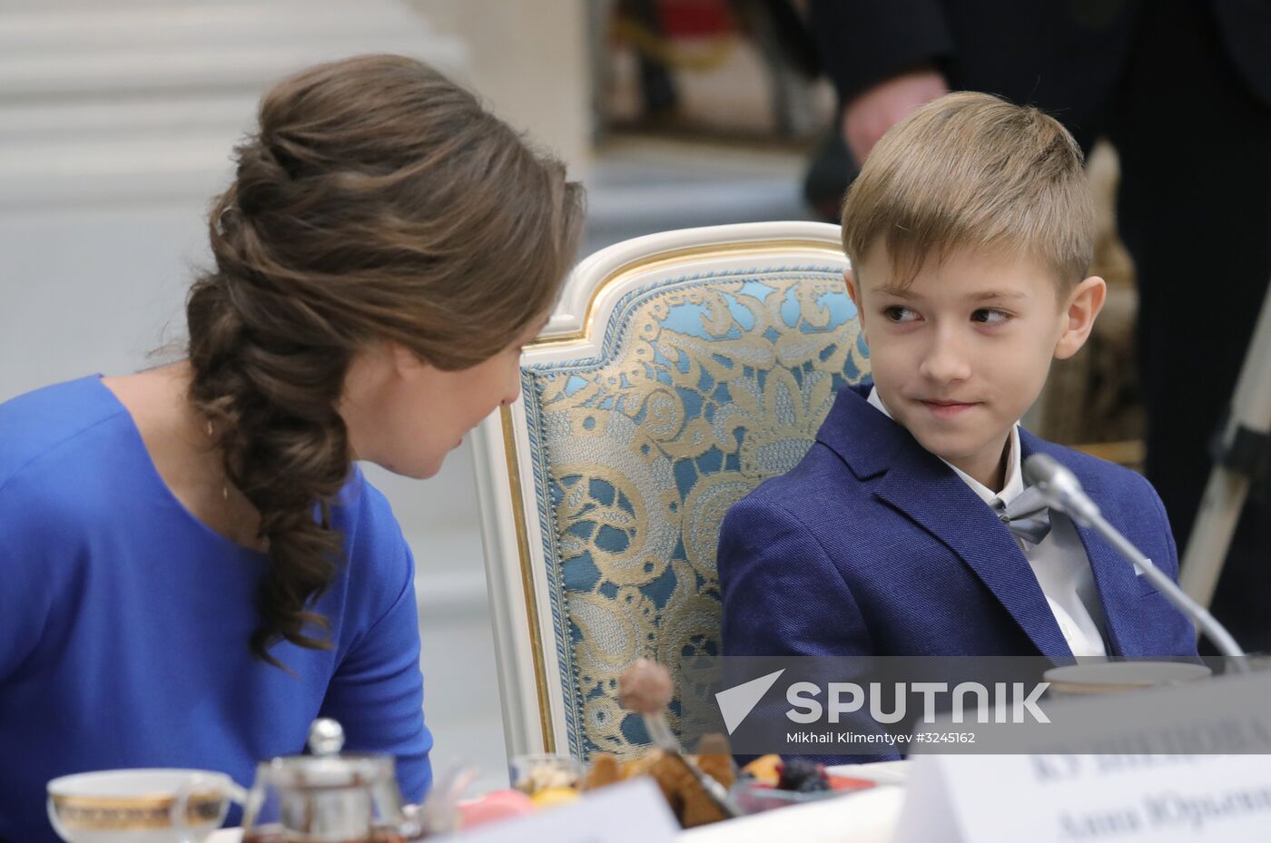Russian President Vladimir Putin meets with winners of Family of the Year national contest