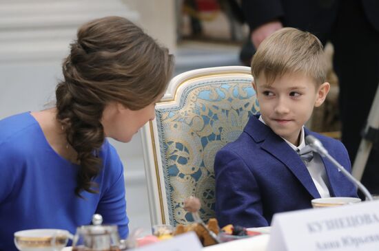Russian President Vladimir Putin meets with winners of Family of the Year national contest