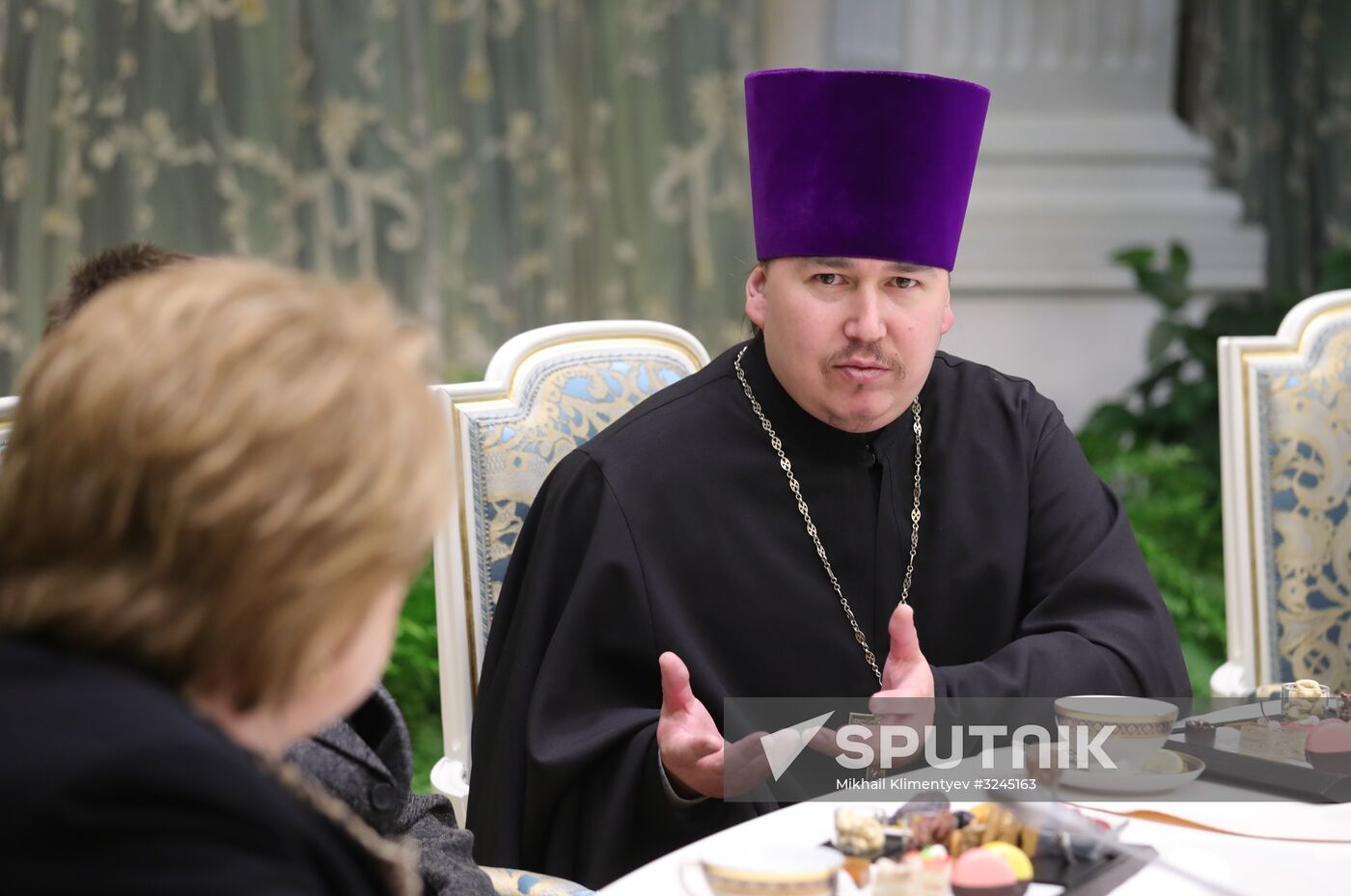 Russian President Vladimir Putin meets with winners of Family of the Year national contest