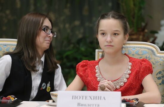 Russian President Vladimir Putin meets with winners of Family of the Year national contest