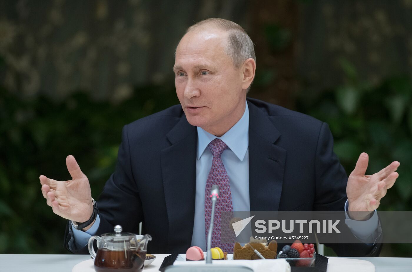 Russian President Vladimir Putin meets with winners of Family of the Year national contest