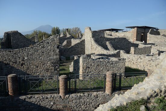 Cities of the world. Pompeii
