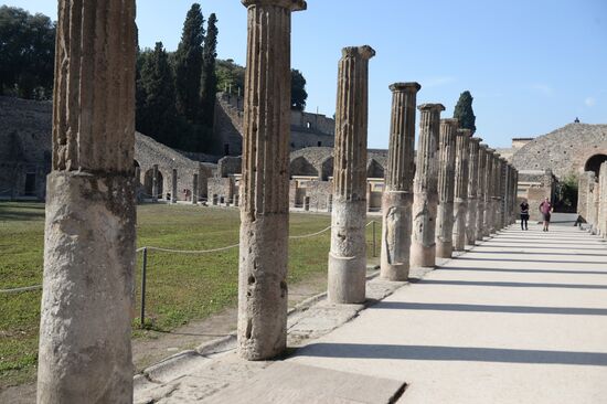 Cities of the world. Pompeii