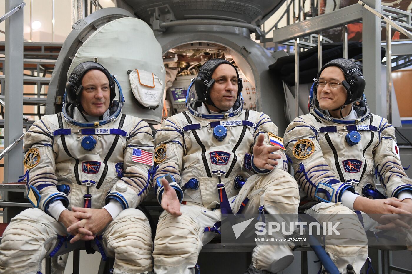 Crew training ahead of long-term Expedition 54/55