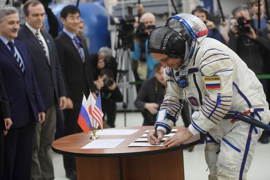 Crew training ahead of long-term Expedition 54/55