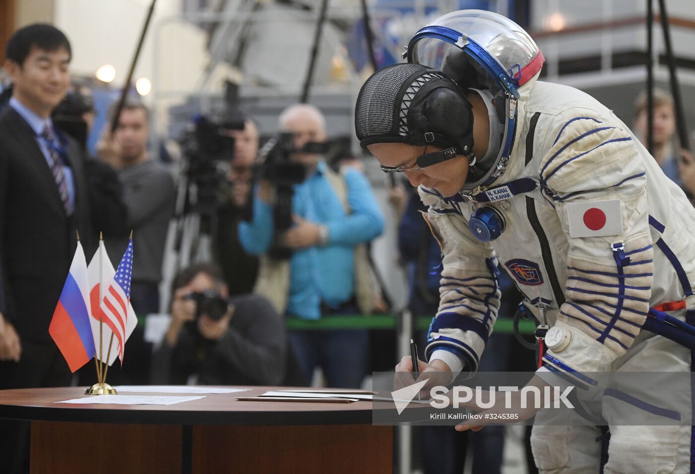 Crew training ahead of long-term Expedition 54/55
