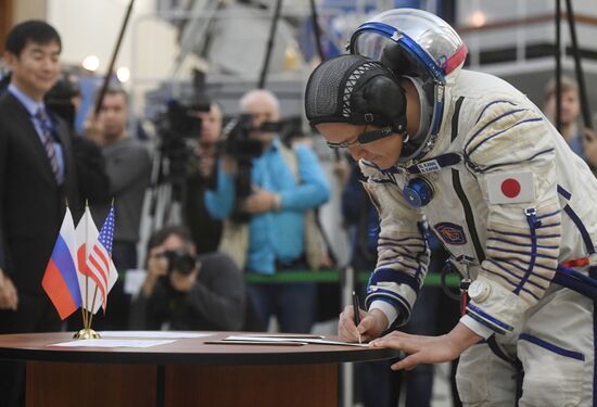 Crew training ahead of long-term Expedition 54/55