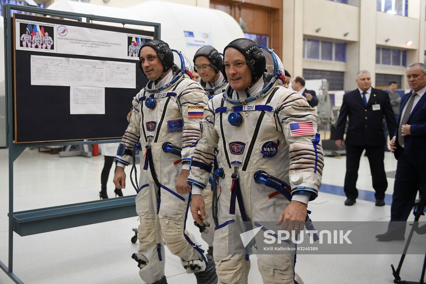Crew training ahead of long-term Expedition 54/55