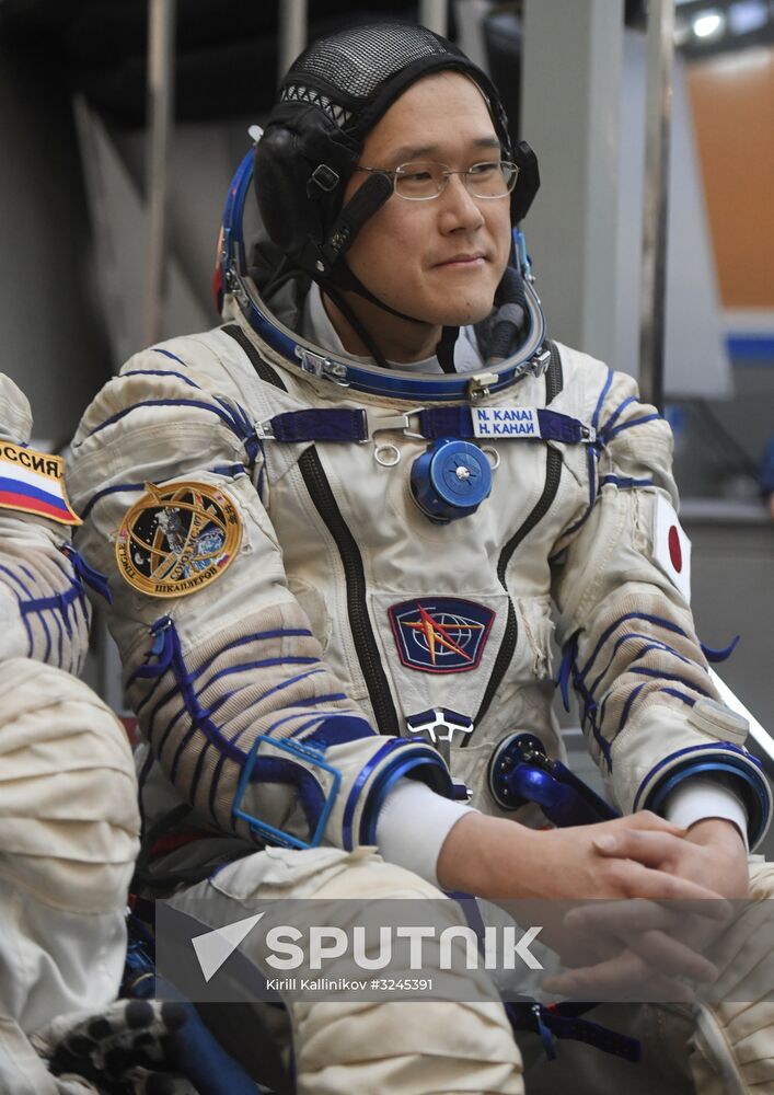 Crew training ahead of long-term Expedition 54/55