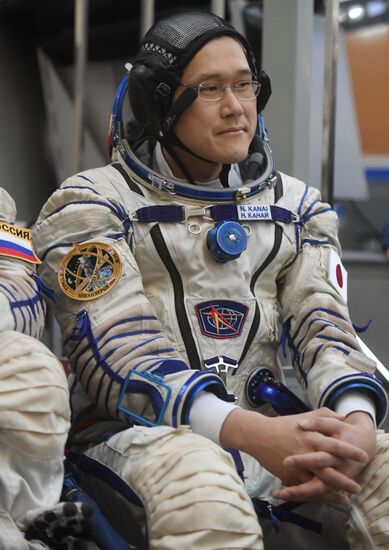 Crew training ahead of long-term Expedition 54/55