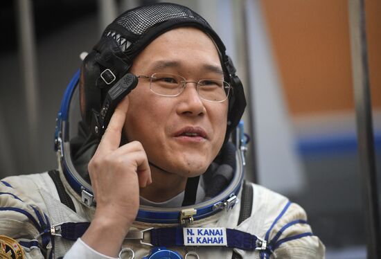 Crew training ahead of long-term Expedition 54/55
