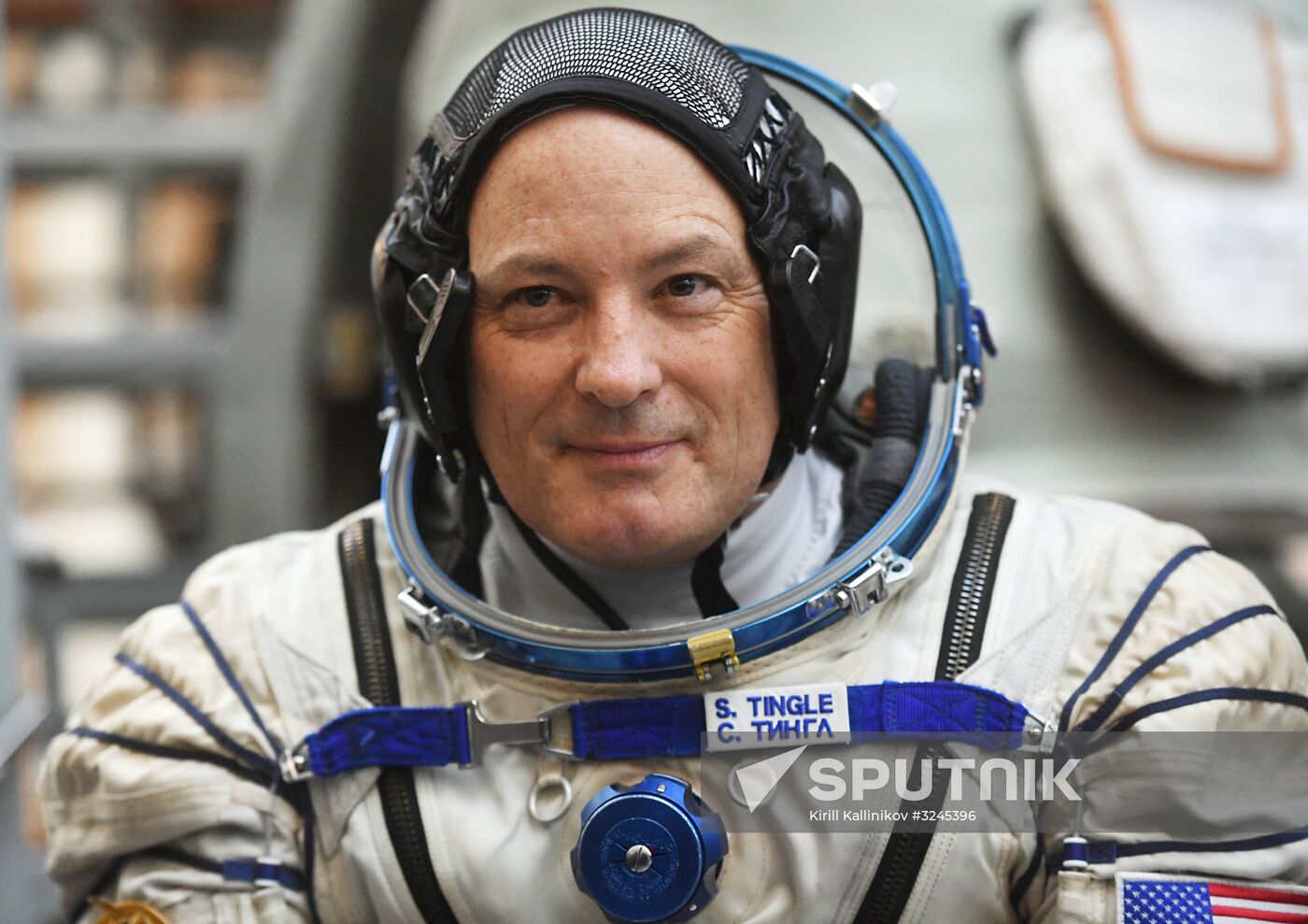 Crew training ahead of long-term Expedition 54/55