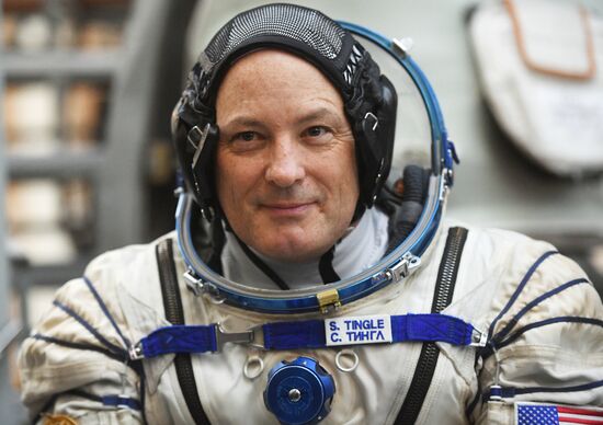Crew training ahead of long-term Expedition 54/55