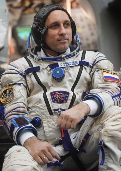 Crew training ahead of long-term Expedition 54/55