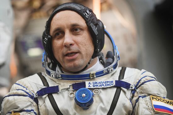 Crew training ahead of long-term Expedition 54/55