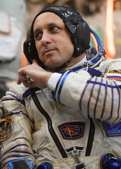 Crew training ahead of long-term Expedition 54/55