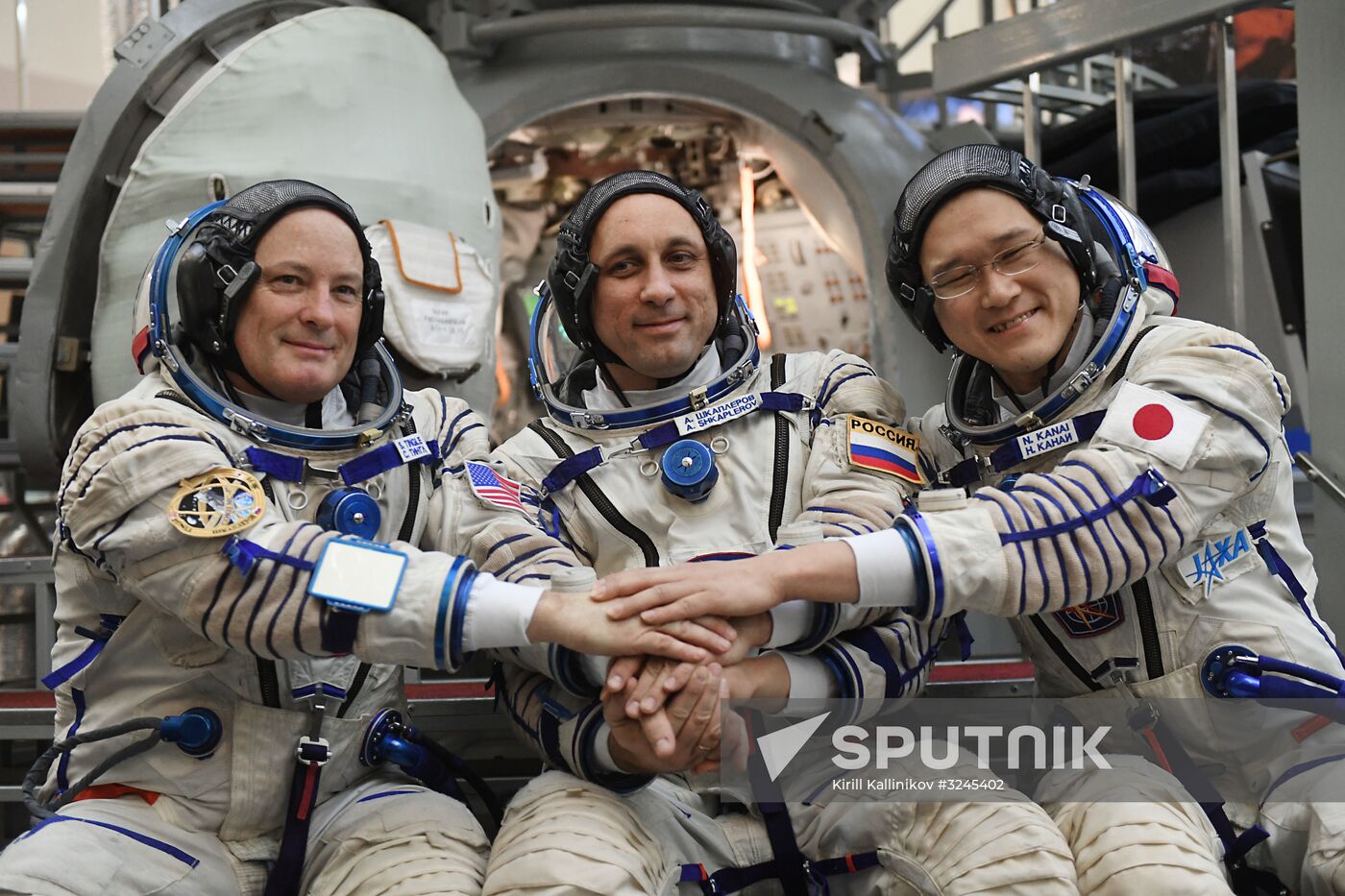 Crew training ahead of long-term Expedition 54/55