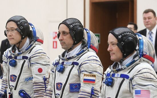 Crew training ahead of long-term Expedition 54/55