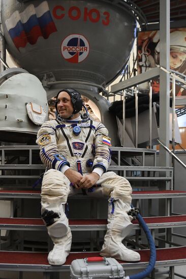 Crew training ahead of long-term Expedition 54/55