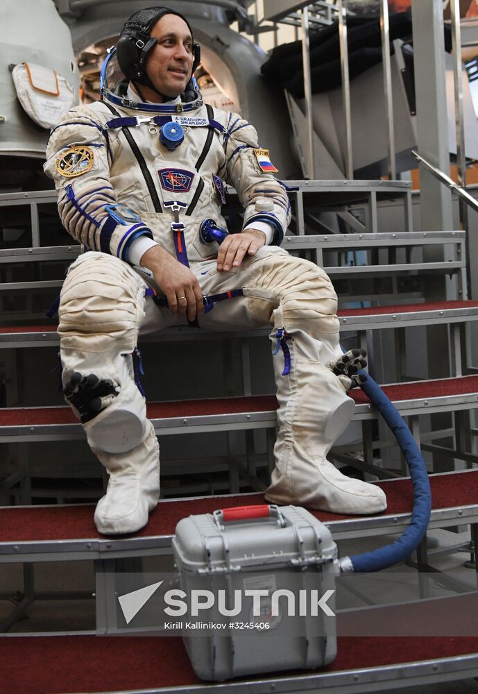 Crew training ahead of long-term Expedition 54/55