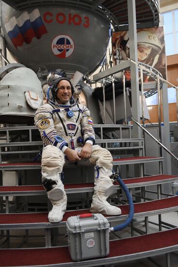 Crew training ahead of long-term Expedition 54/55
