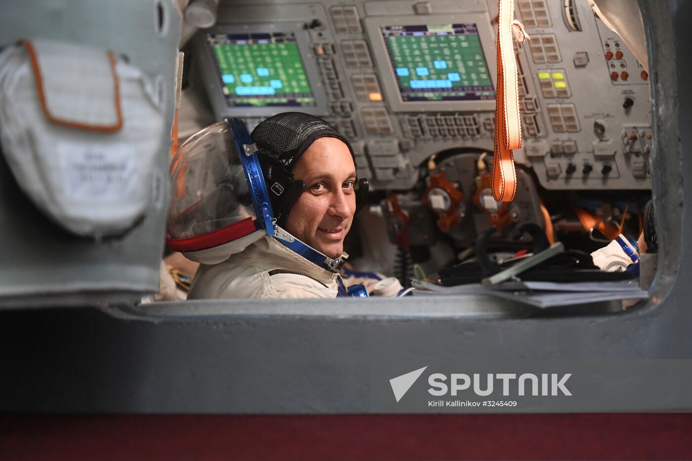 Crew training ahead of long-term Expedition 54/55