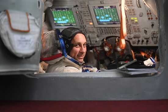 Crew training ahead of long-term Expedition 54/55