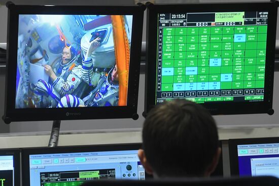 Crew training ahead of long-term Expedition 54/55