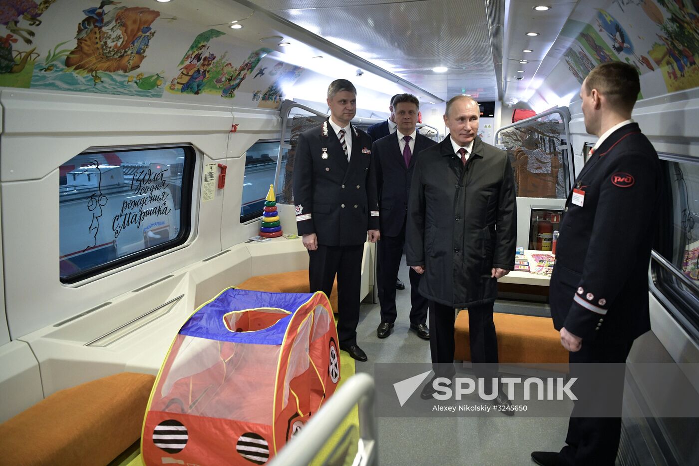 President Vladimir Putin at depot of Moscow Kiyevskaya railway station