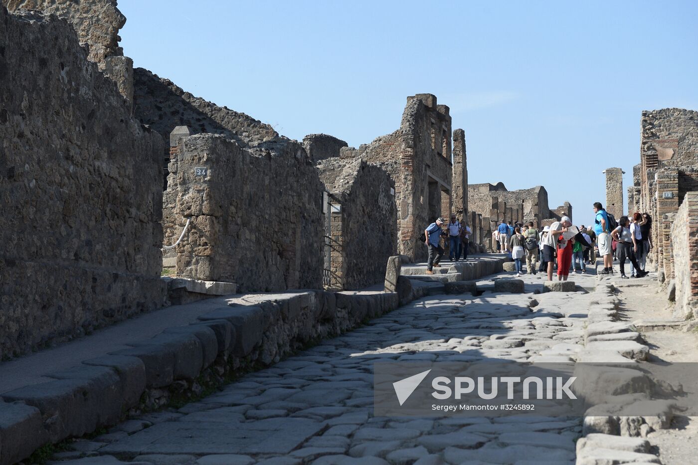 Cities of the world. Pompeii