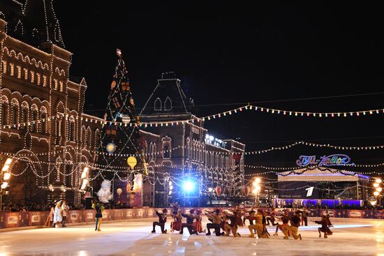 GUM skating rink opens on Red Square