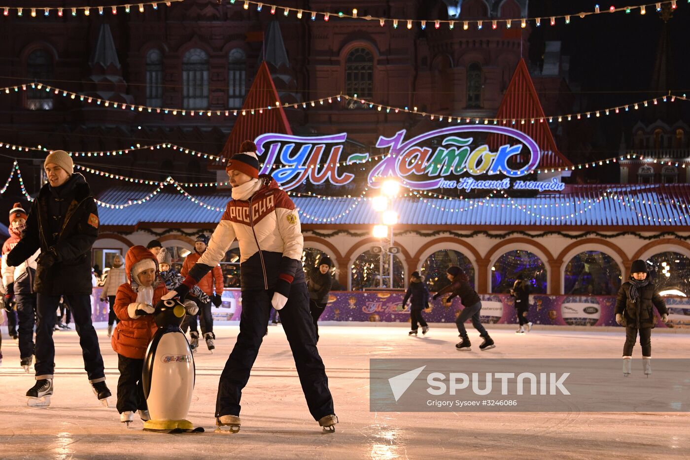 GUM skating rink opens on Red Square