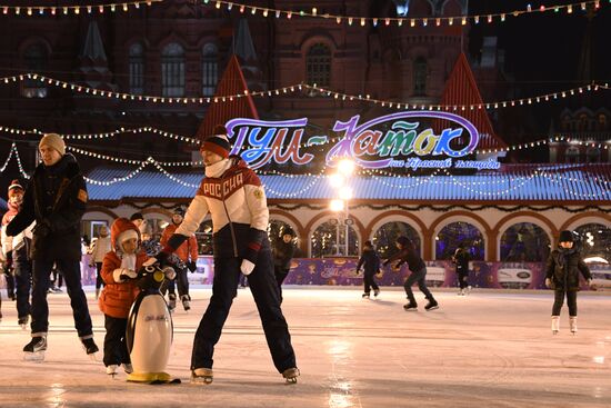 GUM skating rink opens on Red Square