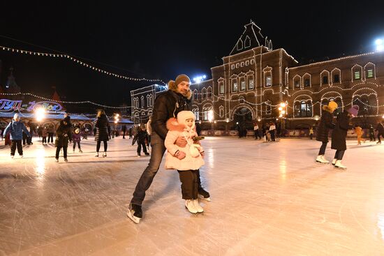 GUM skating rink opens on Red Square