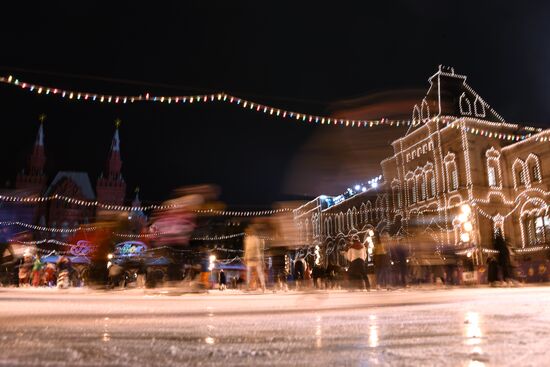 GUM skating rink opens on Red Square