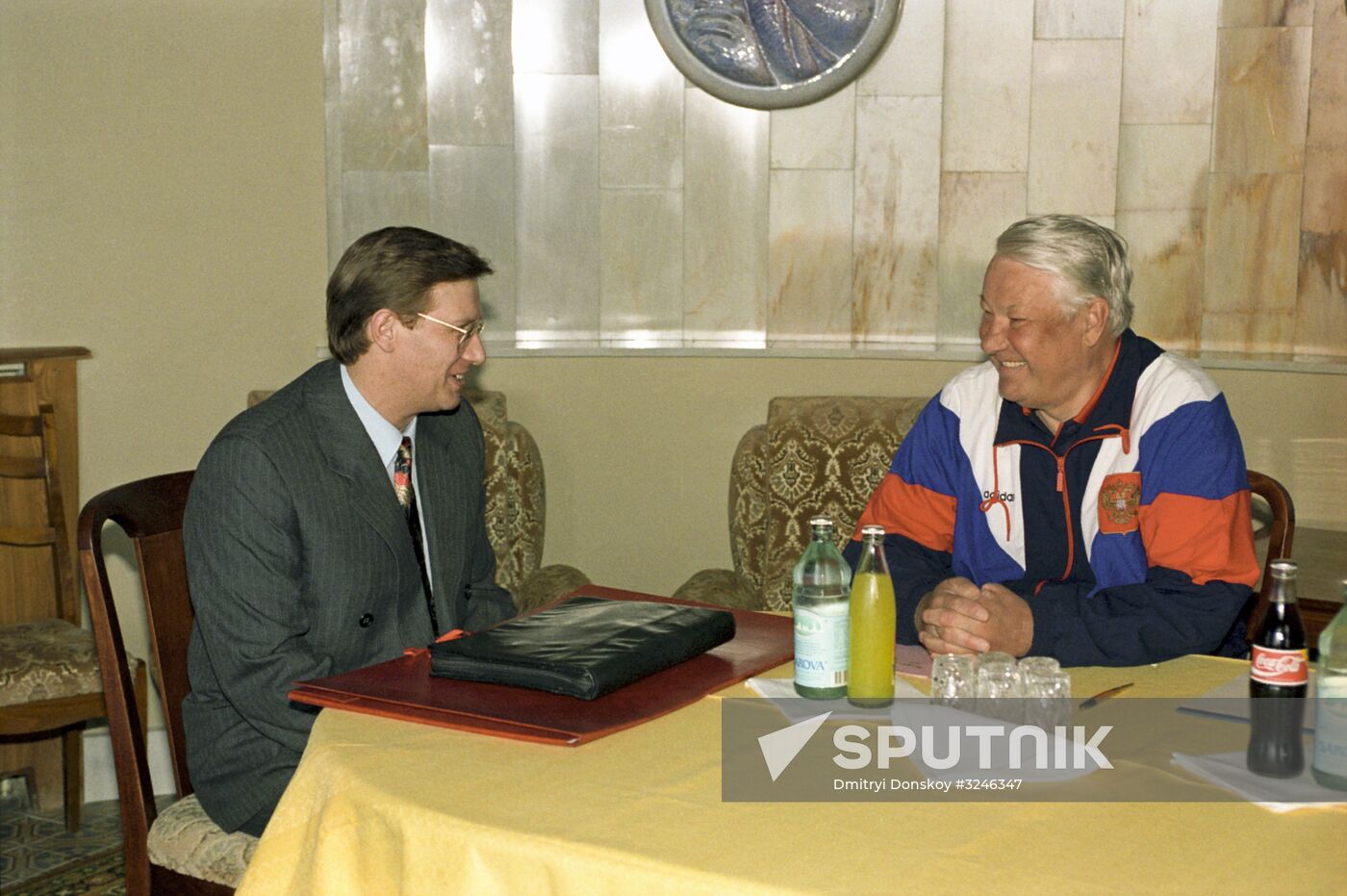 Boris Yeltsin and Federal Border Service Head Andrei Nikolayev