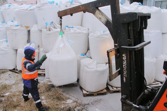 Treating roads with anti-icing materials